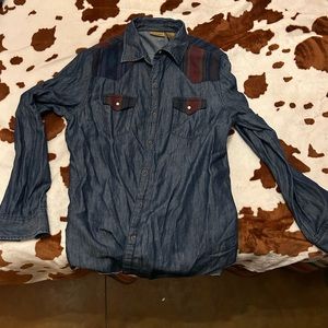 Wrangler Women’s Pearl Snap Button down with serape yoke detail